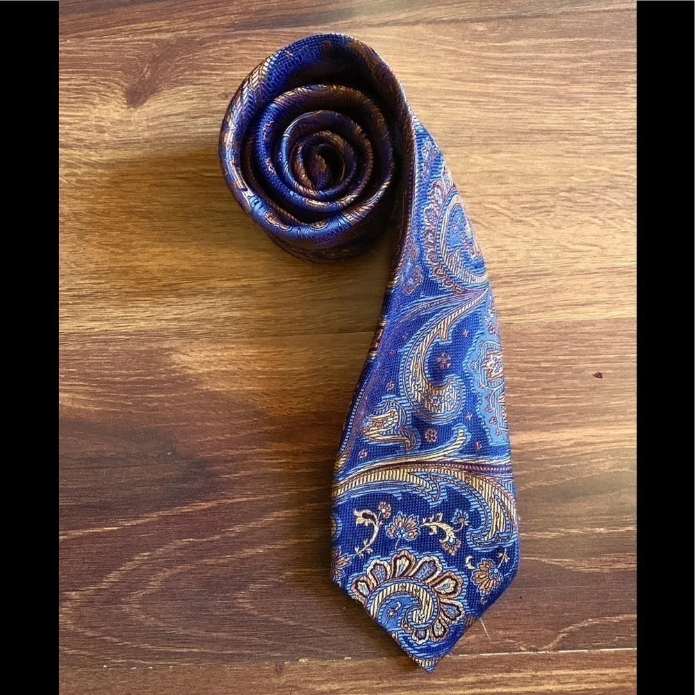 🌿END of SEASON SALE🌿JOS. A. BANK Blue 100% Silk Paisley Jacquard Necktie